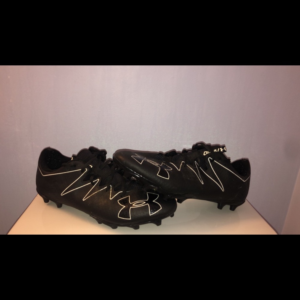 Low cut Under Armour highlight cleats